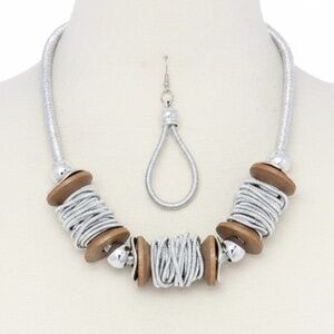 Womens Silver Chunky Metallic Necklace Earring Set